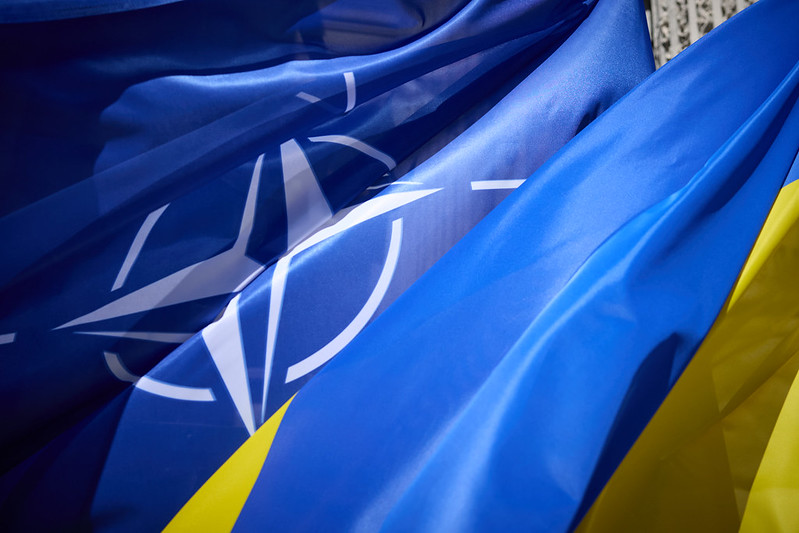 Īsi pirms #NATO samita Hāgā <a href="/Jekaba11/">Saeimas ziņas</a> pieņēmām paziņojumu par Ukrainas uzaicināšanu <a href="/NATO/">NATO</a>, kurā aicinām alianses dalībvalstis aktīvi virzīt 🇺🇦uzaicināšanas procesu un uzsvērt to samitā. Ukrainas iestāšanās NATO stiprinās Eiropas un transatlantisko drošību un stabilitāti. 🇱🇻🇺🇦