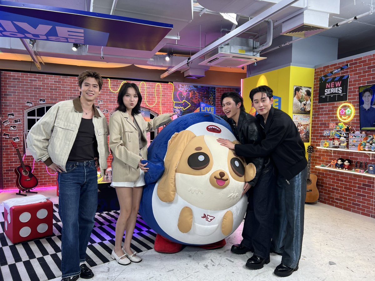 #GMMTVLiveHouse วันนี้มาละน้าาาา “ซิง-แจน” พร้อมเมาท์กับ “วิลเลี่ยม-เอส และ WESLEY” แล้ว มาคุยกันนะทุกคน เมาท์แฟ่ดแน่นอนนนนน 🧲

YT : youtube.com/live/xcAh_t0aI…

TT : vt.tiktok.com/ZSkGDx96t/

GMMTV Live House ทุกวันอังคาร และ พฤหัสบดี เวลา 21:30 น. ทาง Youtube และ TikTok : GMMTV