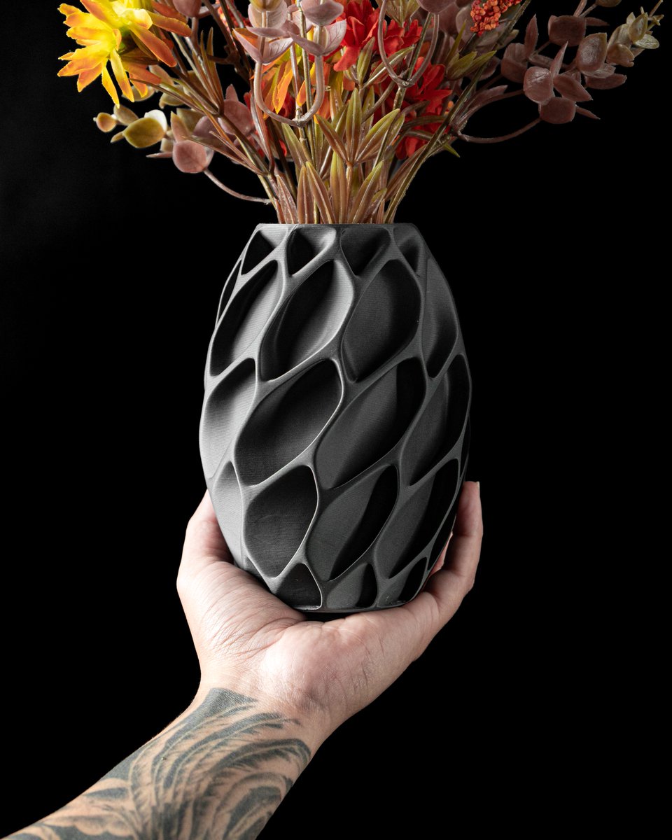 MODERNMACHINE3D's tweet image. Exo Flower Vase by MODERN MACHINE
STL available on our @Thangs3D profile. You can start 3D printing this yourself.