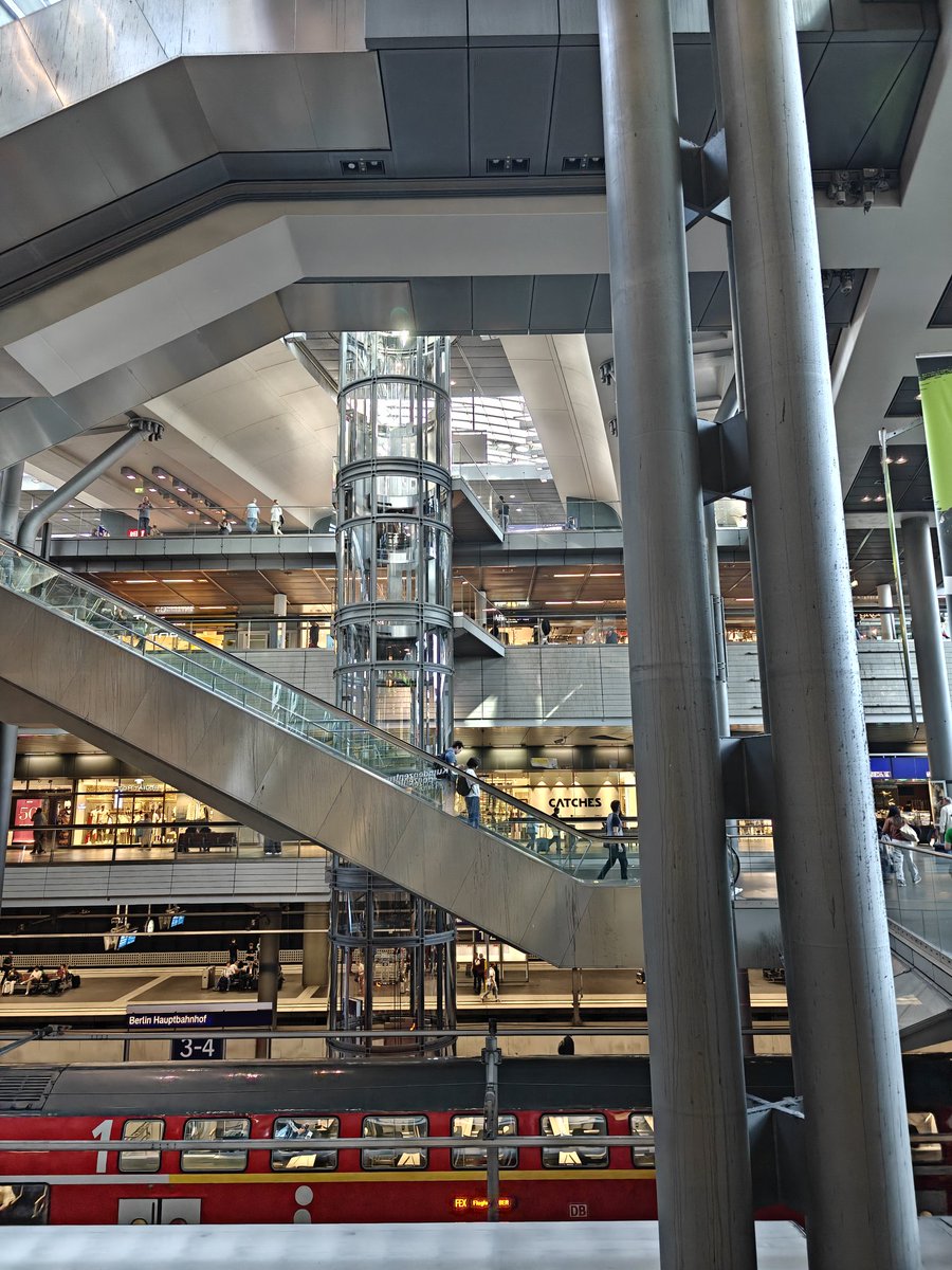 ManishJohari8's tweet image. MODERN INFRASTRUCTURE

Central Train station and transit hub 

#infrastucture #transithub #Trainstation #nofilter #noedit