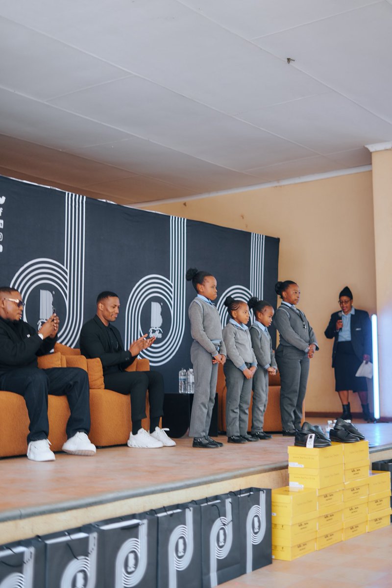 theo_baloyi01's tweet image. As part of our CSI Project (Bathu For Batho Care project), Bathu donated 100 pairs of school shoes to Nthame Primary School in Madiseng (Burgersfort).
Bathu - A shoe brand with a Soul ❤️