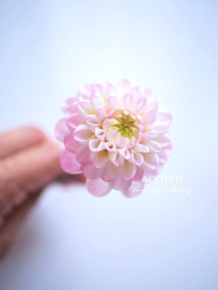 #作品を載せて自分の作品を知ってもらおう
つまみ細工のダリア