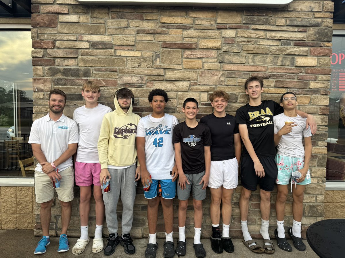 A couple weeks late but our 8th grade blue team kept up the tradition of grabbing ice cream to cap off the season. They were challenged all season and improved so much. There may not be a closer group in the program. Now onto high school!