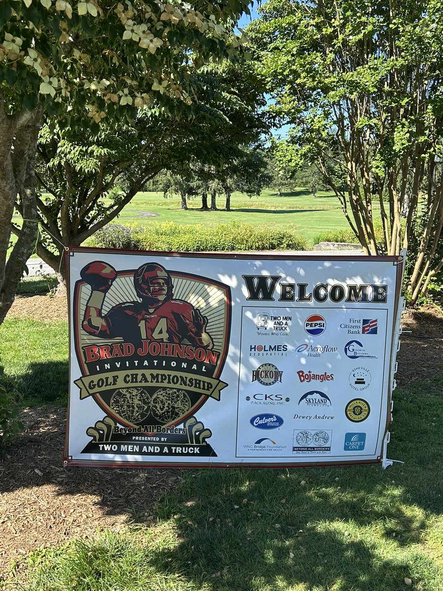 NikitaKoloff1's tweet photo. Had a GREAT time playing in the #HeadlockOnHunger golf tourney supporting Western #NC families … Wonderful catching up w/the #LegendaryQB Brad Johnson, winner of the 2003 #SuperBowl … Also in the #Legendary #NFL Referee Gerald Austin. Thank you Mr. Murdock for the invite. #TGIF https://t.co/i5c0e59KGb
