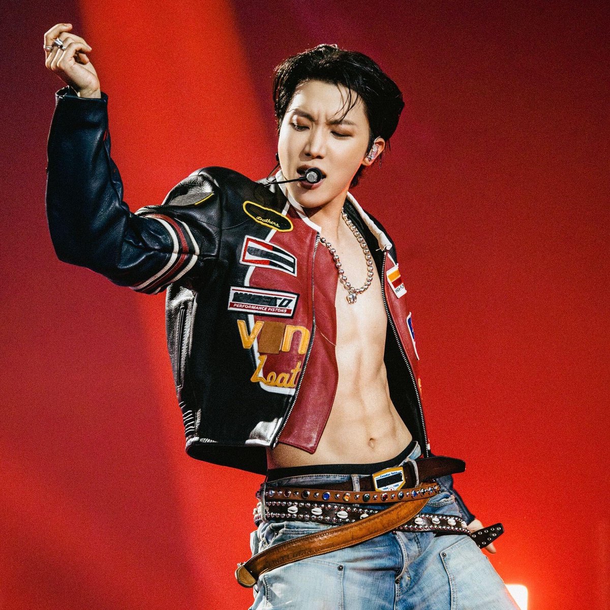 mngikoo's tweet photo. what a good day to be an armytiny 😋 https://t.co/f81Gh2mHFW