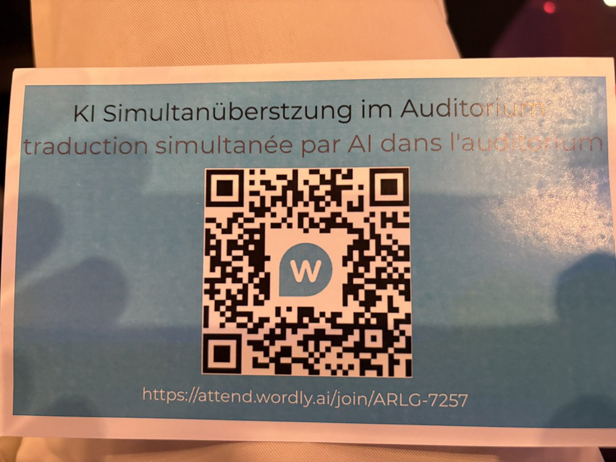 Au congrès de la Fédération Suisse des Avocats, la traduction simultanée sera assurée par l’intelligence artificielle oralement avec ses propres écouteurs et par écrit sur son smartphone