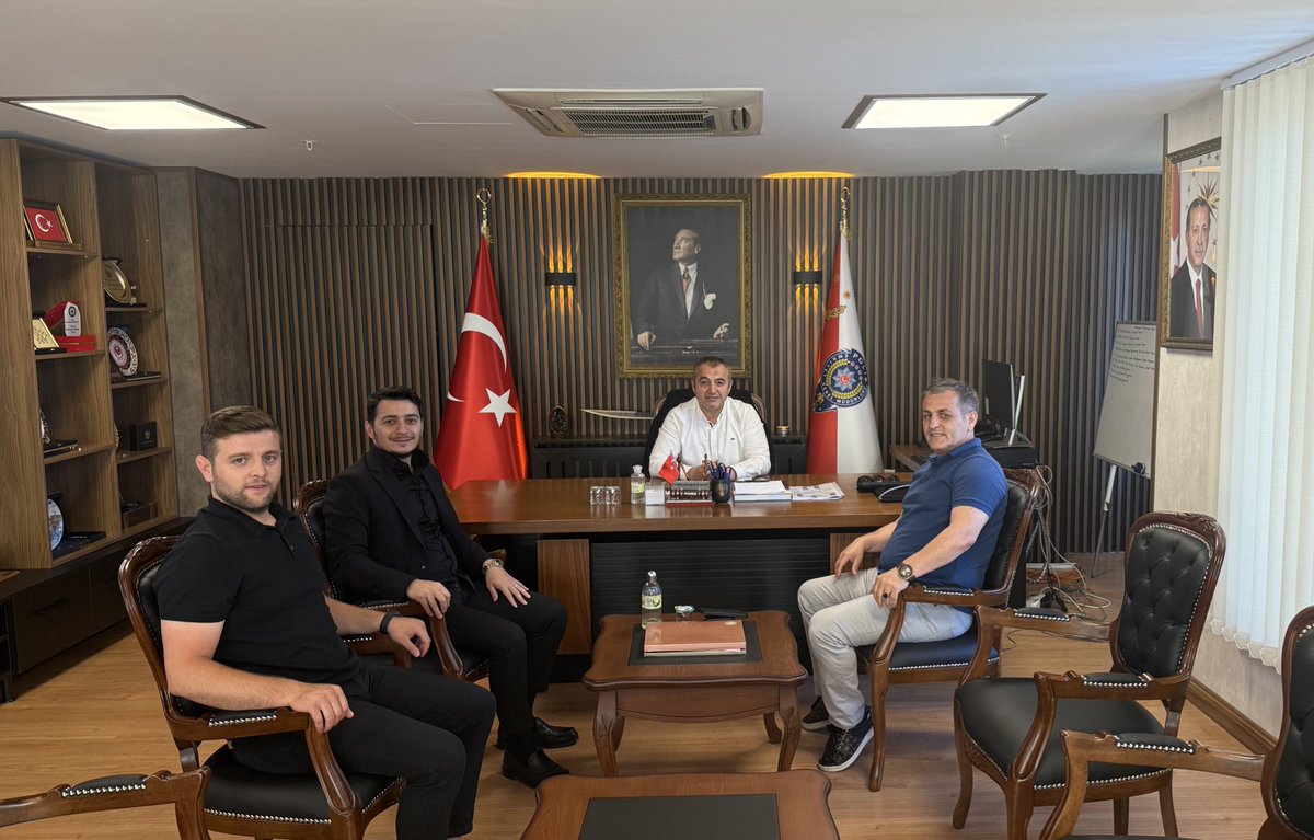 SEMİH KENBER (@semih_kenber) on Twitter photo Beyoğlu İlçe Emniyet Müdürümüz Abdurrahman Soğuksu’yu makamında ziyaret ettik, nazik misafirperverliği ve değerli sohbetleri için çok teşekkür ediyorum.
<a href="/yunusgnrr/">Yunus Güner</a> Beyoğlu İlçe Emniyet Müdürümüz Abdurrahman Soğuksu’yu makamında ziyaret ettik, nazik misafirperverliği ve değerli sohbetleri için çok teşekkür ediyorum.
<a href="/yunusgnrr/">Yunus Güner</a>
