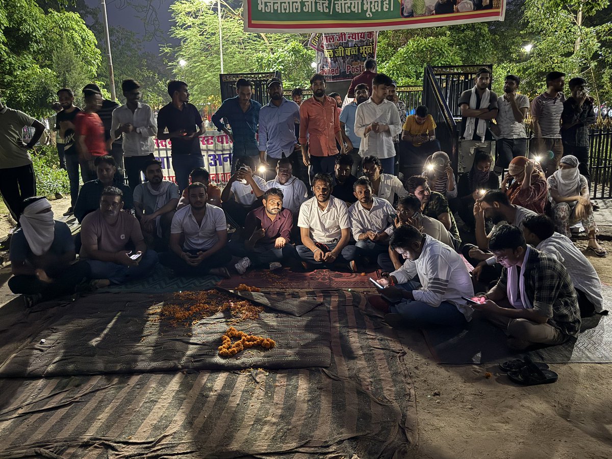 SangitaBishnoi_'s tweet photo. उम्मीद और विश्वास पर दुनिया क़ायम है।

छात्रो कि माँगे वाजिब और जायज़ है उनके साथ न्याय करे।
#यूआर_साहूजी_फर्स्ट_ग्रेड_स्थगित_करों

#यूआर_साहूजी_फर्स्ट_ग्रेड_स्थगित_करों https://t.co/m4SGrWlHNe