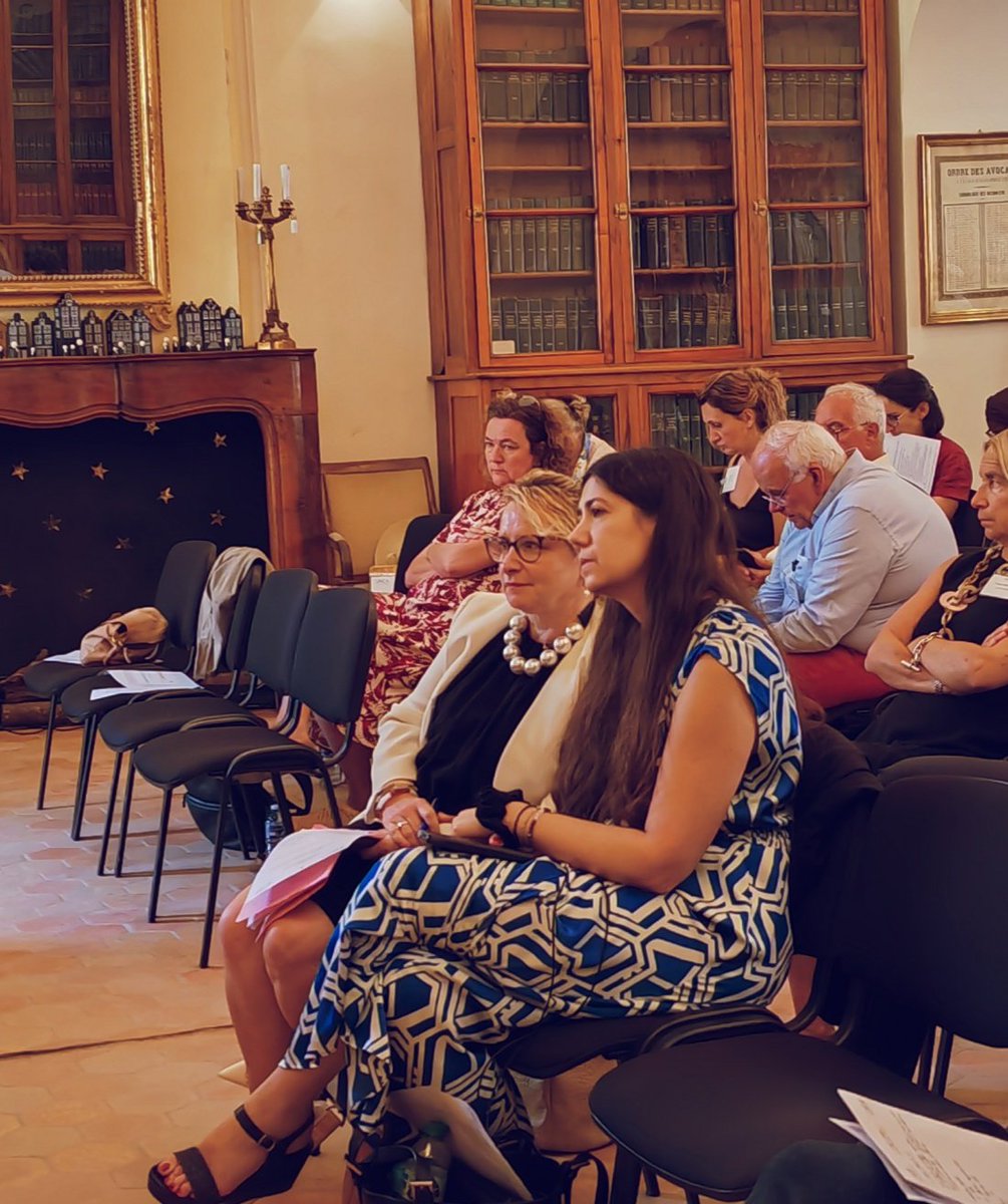 L'unca est honorée de la présence de Claire Liaud, cheffe du Sadjav de <a href="/justice_gouv/">Ministère de la Justice</a> et de <a href="/AnneLepinard/">LEPINARD Anne-Sophie</a> présidente de la commission accès au droit du <a href="/CNBarreaux/">Conseil national des barreaux - les avocats</a>