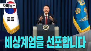 geuleohaji's tweet photo. <계엄령으로 계몽된 1인(내) 이야기>
1. 처음에는 뜬금없이 비상계엄(?) 뭐야 윤석열 드디어 미친거야? 이렇게 생각했음.
2. 근데 몇시간 후에 그냥 해제되어버림. 뭐지? 했음.
3. 그러고 나서 담화문이 나왔길래 가만히 읽어봄.
4. 아니, 나라에 간첩이 있고 반국가세력이 어쩌고, 하이브리드전이 어쩌고, 부정선거? 에이~ 말이 되나? 
5. 그래서 찾아봄. 
6. 헐... 진짜 간첩이 득시글 했음. 삼성, 하이닉스, 엘지 산업기밀 빼돌리고, 개인정보 훔쳐가고 진짜 심각하다는 걸 알게 됨.
7. 이런데 중국 간첩 잡는 법 통과 안시키는 민주당? 야 저새끼들 진짜 미친거 아니냐? 왜 간첩법을 통과 안시켜?
8. 반국가세력? 진짜 있었음. 민주당. ㅋ 탄핵 29번. 와... 저것들이 미친 거 아닌가? 내가 윤석열이었으면 실탄들고가서 민주당 의원들 다 끄집어내서 조사한 다음에 간첩혐의 드러냈을 것.
9. '딸깍 계엄'으로 난리친 것은 국민이 아니라 반국가 세력인 민주당이었음을 알게 됨.
10. 하이브리드전? 초한전이라는 개념을 찾고 진짜 기함을 토함... 중국이 진짜 미국과 보이지 않는 전쟁을 벌이고 있었다는 걸 알게 됨. 한국은 말할 것도 없고. 논문도 책도 있더라.
https://t.co/XCRDTJGkcE
11. 트럼프가 왜 저랬는지 이해가 감. 모든 게 중국이었음. 중국이 하는 짓은 모든 게 위험했음. 
12. 공산당은 거대한 다단계 집단이라는 걸 알게 됨. 고위층만 잘먹고 잘사는, 민주당 같은 집단임. 저 나라는 정상적인 민주국가가 아니었다. 민주당 역시 정상적인 집단이 아니라는 걸 알게 됨. 
13. 윤석열 대통령의 입장에서 보게 됨. 
14. "내가 대통령이라면, 모든 걸 버리고 계엄을 선포할 수 있었을까?" 절대 못했을 것. 반국가 세력과 싸워, 나라를 지키겠다는 일념으로 계엄을 선포해? 나는 그냥 임기나 조용히 채우고 내려와서 연금 타먹었을 것. 모든 걸 버리고 계엄 선포하신 것임.
15. 구국의 일념으로 계엄을 선포한 것을 알게 되었고, 알면 알수록 이 나라는 망하기 직전. 풍전등화의 상황이었다는 것을 절감하였음.
16. 계엄 이후부터 지금까지 너무 힘듦. 그래도 견뎌서 이 나라를 지켜낼 것임.