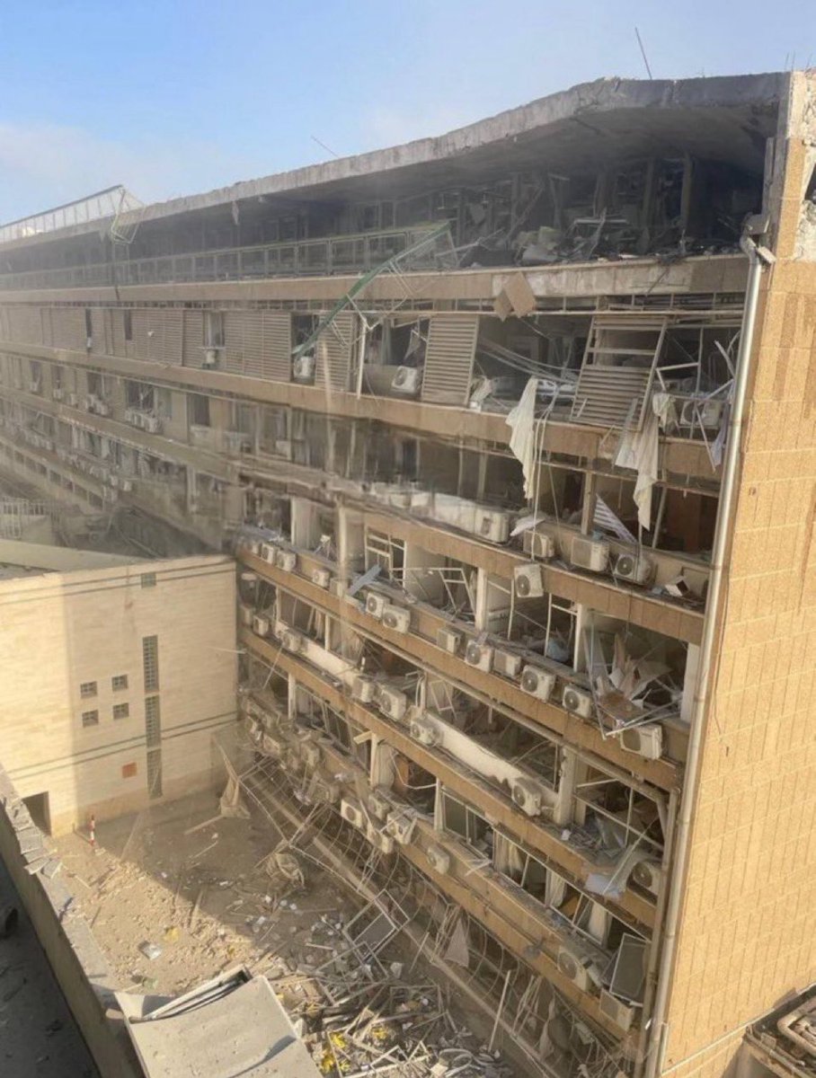 O regime iraniano bombardeou um hospital em Israel, que não tinha túneis subterrâneos e não era depósito de terroristas. A mídia internacional está caladinha!