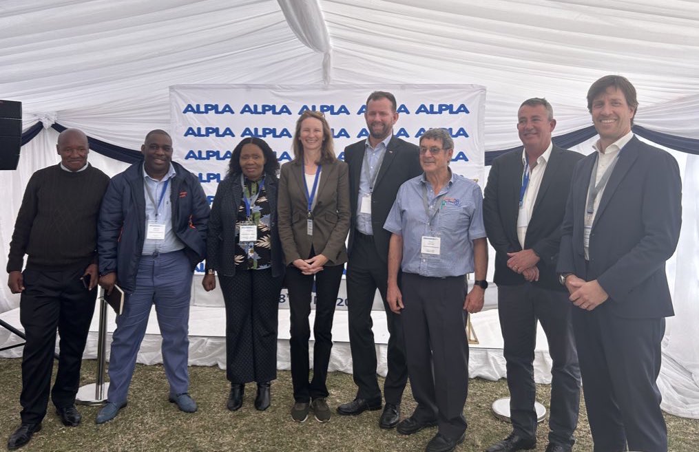 #OrangeGrove Dairy🥛in Dundee, #KZN &amp; <a href="/ALPLApackaging/">ALPLA</a>💙 celebrated their partnership by officially opening their 1st #ALPLA in-house plant in 🇿🇦

Austrian #ALPLA has expanded its fruitful cooperation in smart packaging with partners &amp; communities in 🇿🇦🤝🇦🇹

<a href="/AustriainZA/">Austrian Embassy RSA</a>