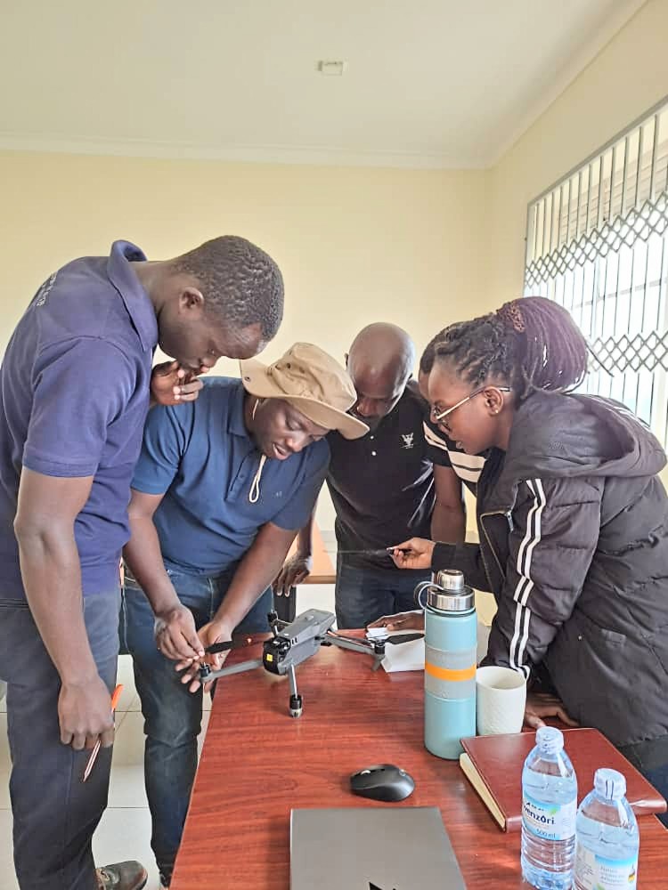 MakCAES's tweet image. HAPPENING TODAY - 19/06/25 at Rwebitaba Tea Research Centre in Fort Portal: the training & launch of drones to be used by PhD & Masters students for data collection under the project "Nature-based Solutions for Climate Resilient Tea Production in Uganda". lnk.ink/I7FFV