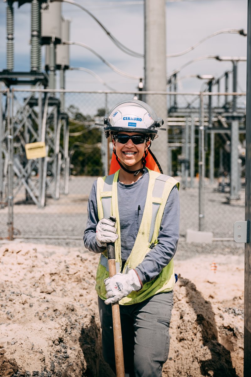 Meet Selena Chaves, Electrician Helper ⭐ Selena, a graduate of the Electrical Training Alliance of Central Florida, joined Cianbro last August after spending her early 20s traveling and working as a substitute teacher.