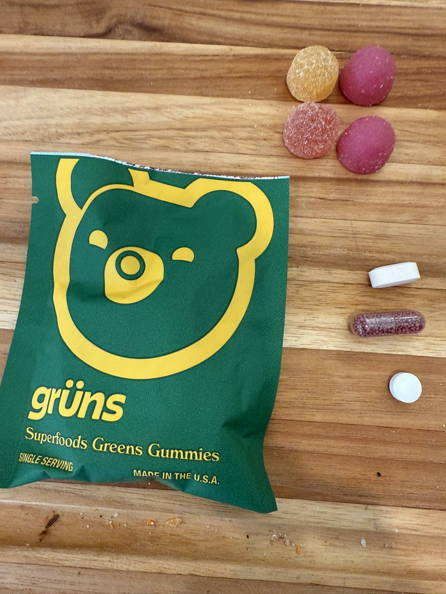 amrayupon's tweet photo. Supplement stack:
Creatine gummies, omega3 gummies, vitamin c, iron, pms prevention pill, gruns, kencko smoothie, coffee with collagen powder. https://t.co/xzTEfREZ1Q