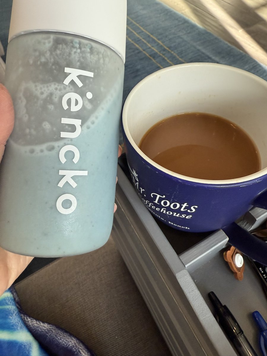 amrayupon's tweet photo. Supplement stack:
Creatine gummies, omega3 gummies, vitamin c, iron, pms prevention pill, gruns, kencko smoothie, coffee with collagen powder. https://t.co/xzTEfREZ1Q