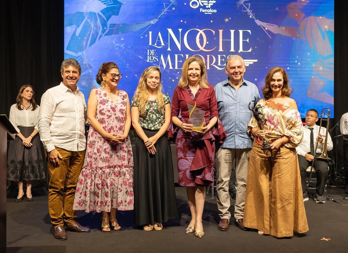 funcicar's tweet image. En sus 80 años, @FenalcoBolivar celebró la Noche de los Mejores. Recibimos con gratitud y orgullo el máximo galardón ‘Mercurio de oro’, en reconocimiento a nuestro trabajo por la cultura democrática e integridad pública,  y una ciudadanía más responsable y participativa.