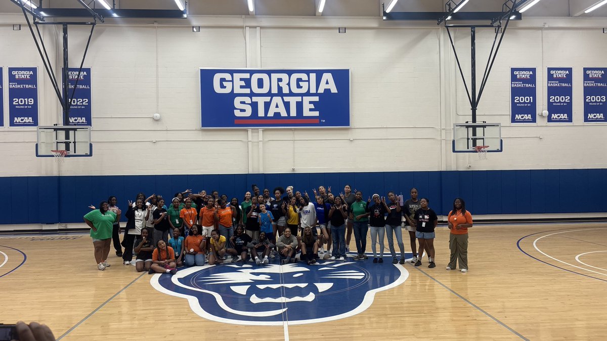 GSU_WBasketball's tweet image. 饾悅饾惃饾惁饾惁饾惍饾惂饾悽饾惌饾惒. 饾悅饾惃饾惂饾惂饾悶饾悳饾惌饾悽饾惃饾惂. 饾悞饾悡饾悇饾悓.
Grateful for @i_am_stem for letting us share time and inspiration with the next generation of STEM minds!
#LightItBlue | #FamilyByCHOICES