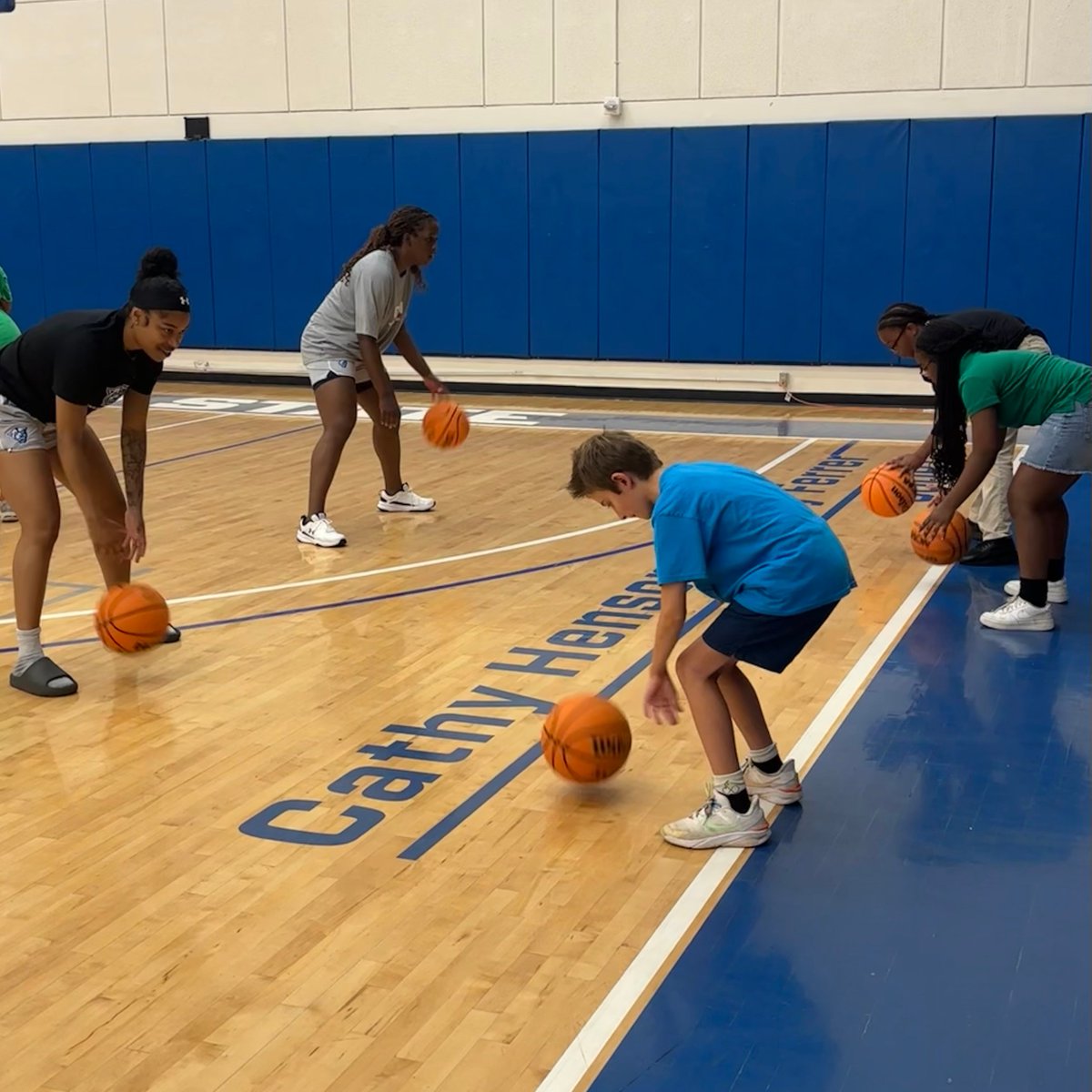 GSU_WBasketball's tweet image. 饾悅饾惃饾惁饾惁饾惍饾惂饾悽饾惌饾惒. 饾悅饾惃饾惂饾惂饾悶饾悳饾惌饾悽饾惃饾惂. 饾悞饾悡饾悇饾悓.
Grateful for @i_am_stem for letting us share time and inspiration with the next generation of STEM minds!
#LightItBlue | #FamilyByCHOICES
