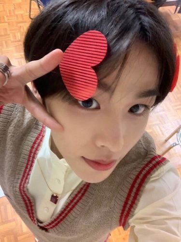 hee___ji's tweet photo. 리쿠 생일 기념 마지막 작은 이벤트🥹🥹

rt 해주신 분들 중 한분께
리쿠를 사랑하는 저의 마음을 똑 닮은 하트 티라미수를 보내드립니다❤️❤️❤️

리쿠 생일 축하 많이 많이 해주세요😻😻😻

카톡 선물하기 코드로 보내드려요!!
당첨자 발표는 리쿠날 오후 리쿠시에!! https://t.co/8d8deACSEq