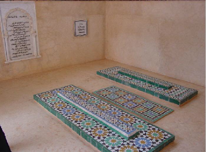 لا توجد أرضية مشتركة مع من يفضِّل رعي الخنازير لدى ألفونسو. ورحم الله الوزير الأديب المعتمد بن العباد.
#الحرب_بدأت_الان