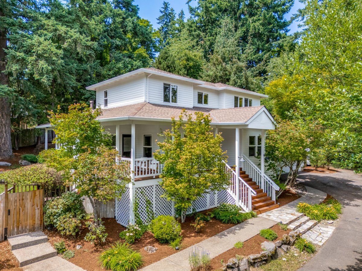 RealtorHAZEN's tweet photo. 8533 SW 37TH AVE, PORTLAND, OREGON | REALTOR HAZEN TOUR https://t.co/81e1UGhkql via @YouTube https://t.co/rLp0RGg9l7
