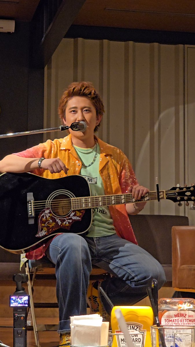 Aya_Feyruz's tweet photo. とってもあっかーいライブでした🎈
ゆせさんにとって大事な時期にバイトしていた場所で、こうして一緒の時間を共有できるなんて夢みたいで🥹本当に贅沢な時間でした👏
ギターもたくさん弾いてくれました😍
お料理もとても美味しくて、お腹もハピジョイ♡
#相原裕成 #HappinessJoyful
#underthecascade https://t.co/MFKKGey8H1