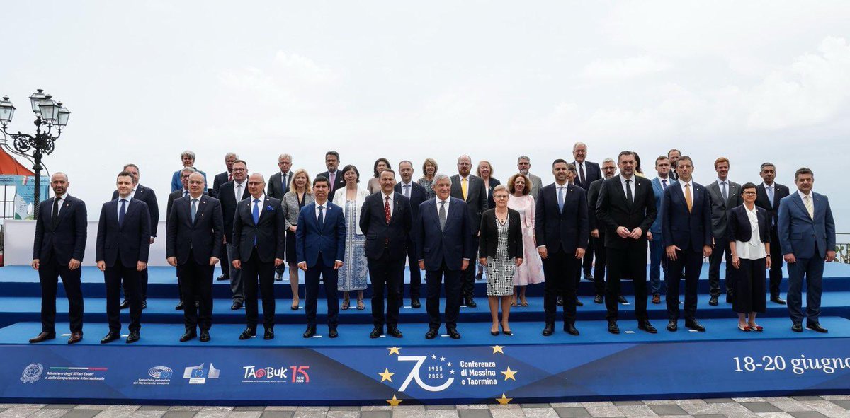 Hans-Dieter Lucas (@ambtedesco) on Twitter photo A 70 anni dalla Conferenza di #Messina e #Taormina ho partecipato a un’importante riunione 🇪🇺+candidati 🇪🇺. Il risultato è un’affermazione della visione di un’Europa di pace, unita e allargata. Grazie, al Min. <a href="/Antonio_Tajani/">Antonio Tajani</a> e al suo team per l’ospitalità e l’organizzazione! A 70 anni dalla Conferenza di #Messina e #Taormina ho partecipato a un’importante riunione 🇪🇺+candidati 🇪🇺. Il risultato è un’affermazione della visione di un’Europa di pace, unita e allargata. Grazie, al Min. <a href="/Antonio_Tajani/">Antonio Tajani</a> e al suo team per l’ospitalità e l’organizzazione!