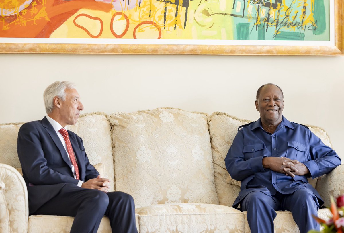 Presidenceci's tweet photo. Ce jeudi , le Président de la République, @AOuattara_PRCI, a échangé avec le Représentant Spécial de l’Union Européenne pour la Région du Sahel, Joāo Gomes Cravinho, sur les défis sécuritaires au #Sahel,⤵️ https://t.co/lK2EEX9TfS