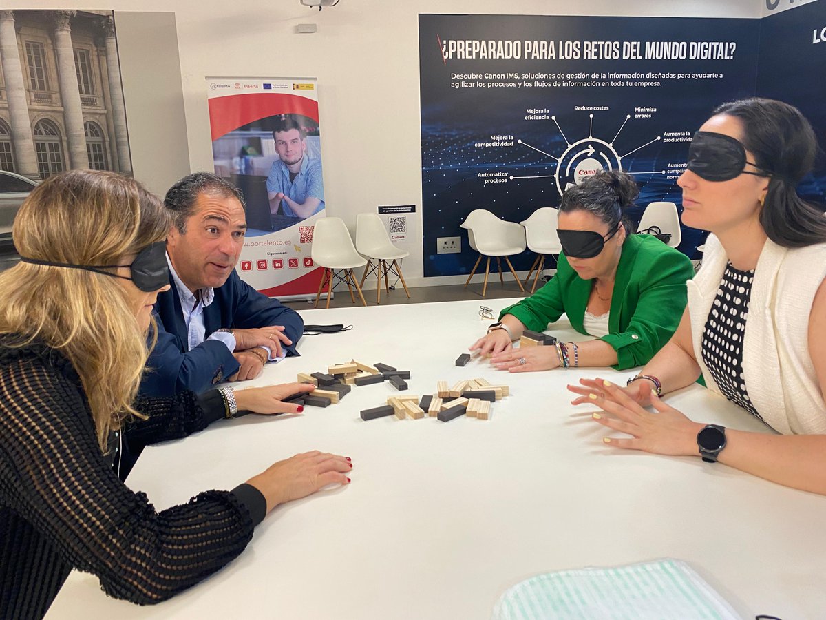 Círculo Empresarios (@circulogalicia) on Twitter photo Una experiencia inmersiva en el Círculo, en colaboración con <a href="/portalento_/">Por Talento</a>, <a href="/Fundacion_ONCE/">Fundación ONCE</a>, mostró cómo la inclusión laboral mejora el compromiso, la innovación y la atracción de talento.
circulo.gal/ponte-en-mi-lu… Una experiencia inmersiva en el Círculo, en colaboración con <a href="/portalento_/">Por Talento</a>, <a href="/Fundacion_ONCE/">Fundación ONCE</a>, mostró cómo la inclusión laboral mejora el compromiso, la innovación y la atracción de talento.
circulo.gal/ponte-en-mi-lu…