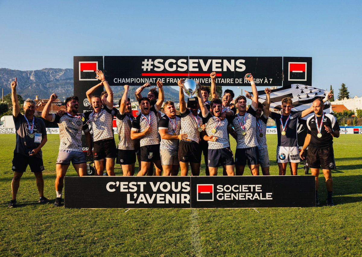 SG et Vous (@sg_etvous) on Twitter photo 🏉 Toulon a accueilli la 10ème édition du #SGSevens sur le territoire de SG SMC !
40 équipes, 500 joueuses et joueurs, 110 matchs : un week-end mémorable pour le rugby à 7 universitaire.
Merci à <a href="/FFSportU/">FFSU</a>, <a href="/FranceRugby/">France Rugby</a>, <a href="/Caro_Drouin/">Caroline Drouin</a> et <a href="/chcalifano/">christian califano</a> 👏 🏉 Toulon a accueilli la 10ème édition du #SGSevens sur le territoire de SG SMC !
40 équipes, 500 joueuses et joueurs, 110 matchs : un week-end mémorable pour le rugby à 7 universitaire.
Merci à <a href="/FFSportU/">FFSU</a>, <a href="/FranceRugby/">France Rugby</a>, <a href="/Caro_Drouin/">Caroline Drouin</a> et <a href="/chcalifano/">christian califano</a> 👏