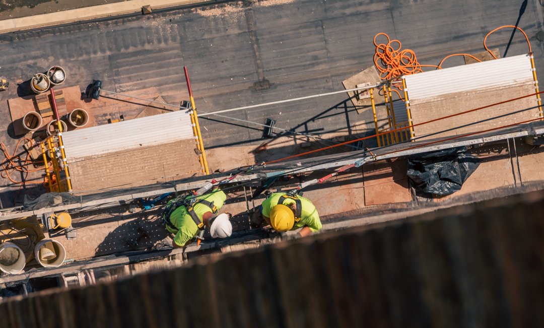 HouckTheChoice's tweet image. What’s cooler than two masons on solid ground? Two masons swinging into action several stories up. 🧱😎⬆️

#MasonryWork #FacadeRestoration #SwingStage #ConstructionEducation #SafetyFirst #BrickByBrick