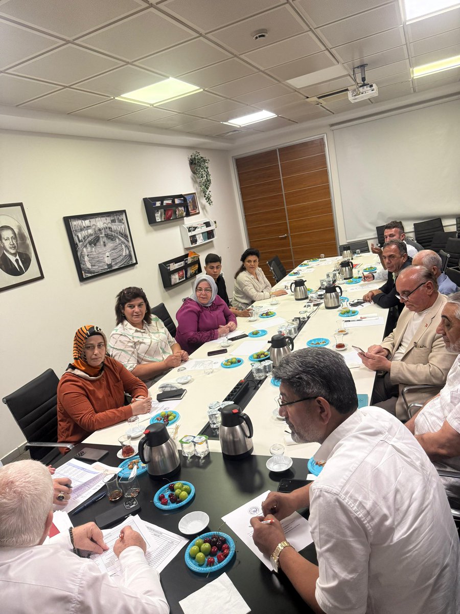 AK Parti İstanbul İl Başkanlığı Sosyal Politikalar Birimi Yaşlılar Koordinasyon Merkezi olarak, yaşlı bireylerimizin yaşamını kolaylaştırmak amacıyla kurumlar arası iş birliği ve saha çalışmalarını değerlendirdiğimiz koordinasyon toplantımızı gerçekleştirdik.