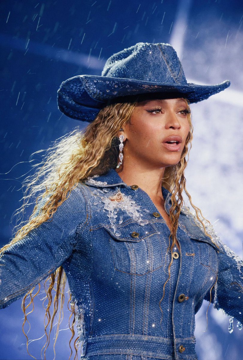 PopBase's tweet image. Miley Cyrus has been spotted rehearsing for Beyoncé’s Cowboy Carter tour in Paris tonight.