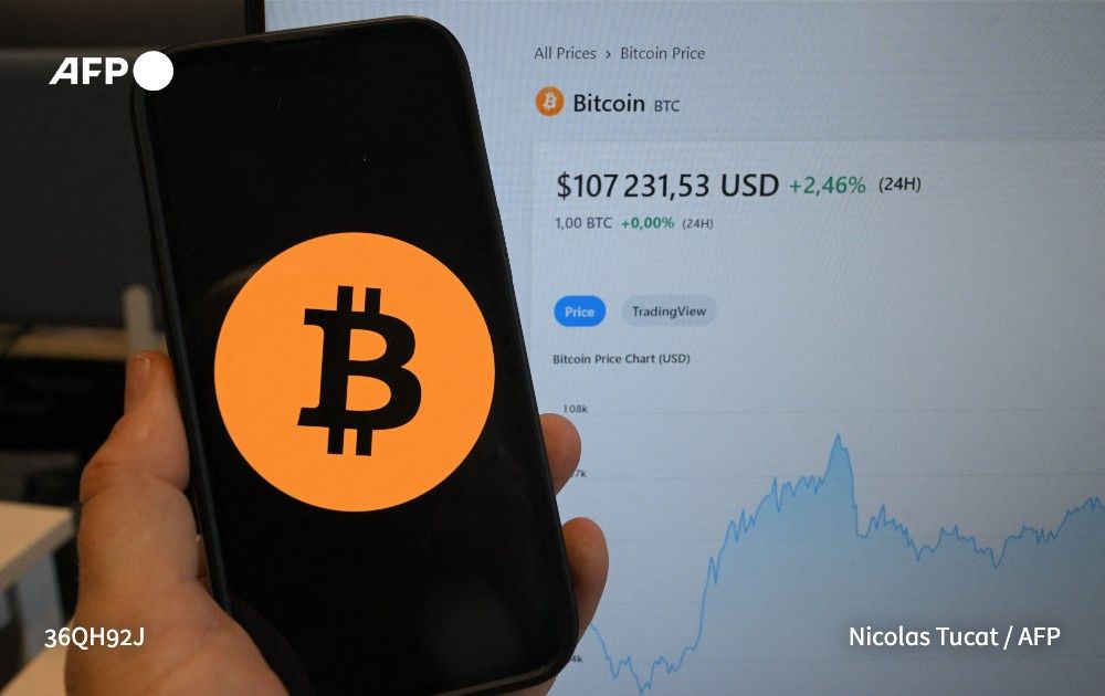 afpfr's tweet photo. 🎧 le nombre de tentatives d’enlèvement visant des détenteurs de crypto-monnaies a grimpé en flèche. Comment et pourquoi ces ravisseurs agissent-ils ? Les réponses dans notre podcast #SurLeFil : ➡️ https://t.co/w4cRQ5SE5E https://t.co/2k8WuYLA84