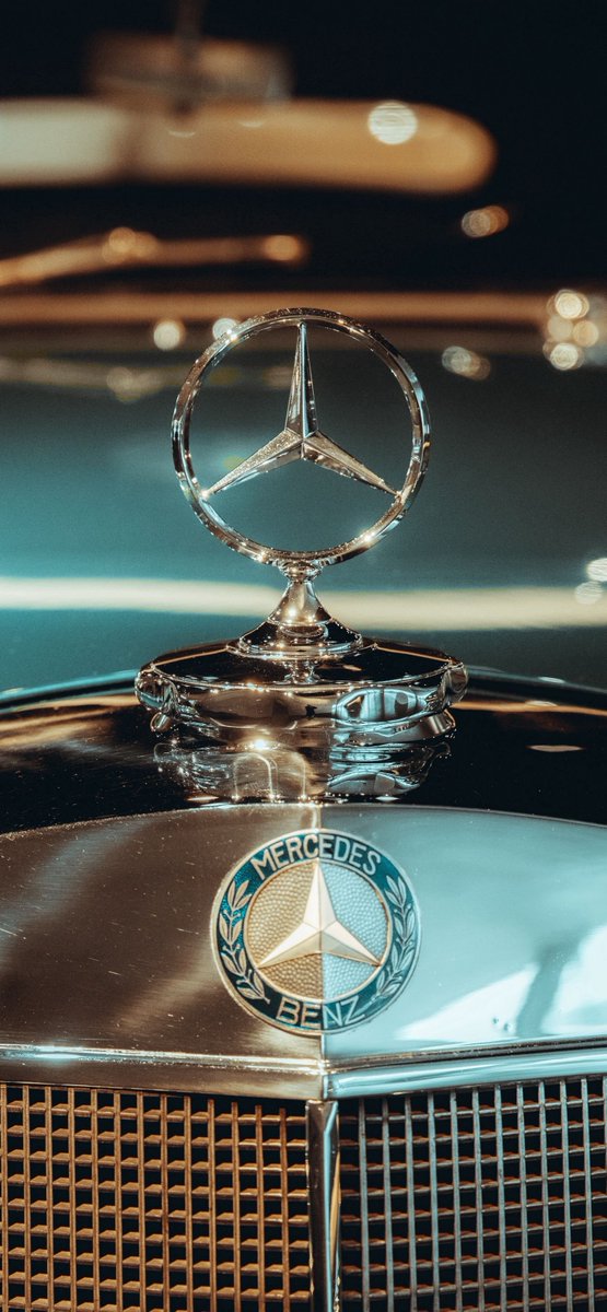 4K Mercedes-Benz Ornament