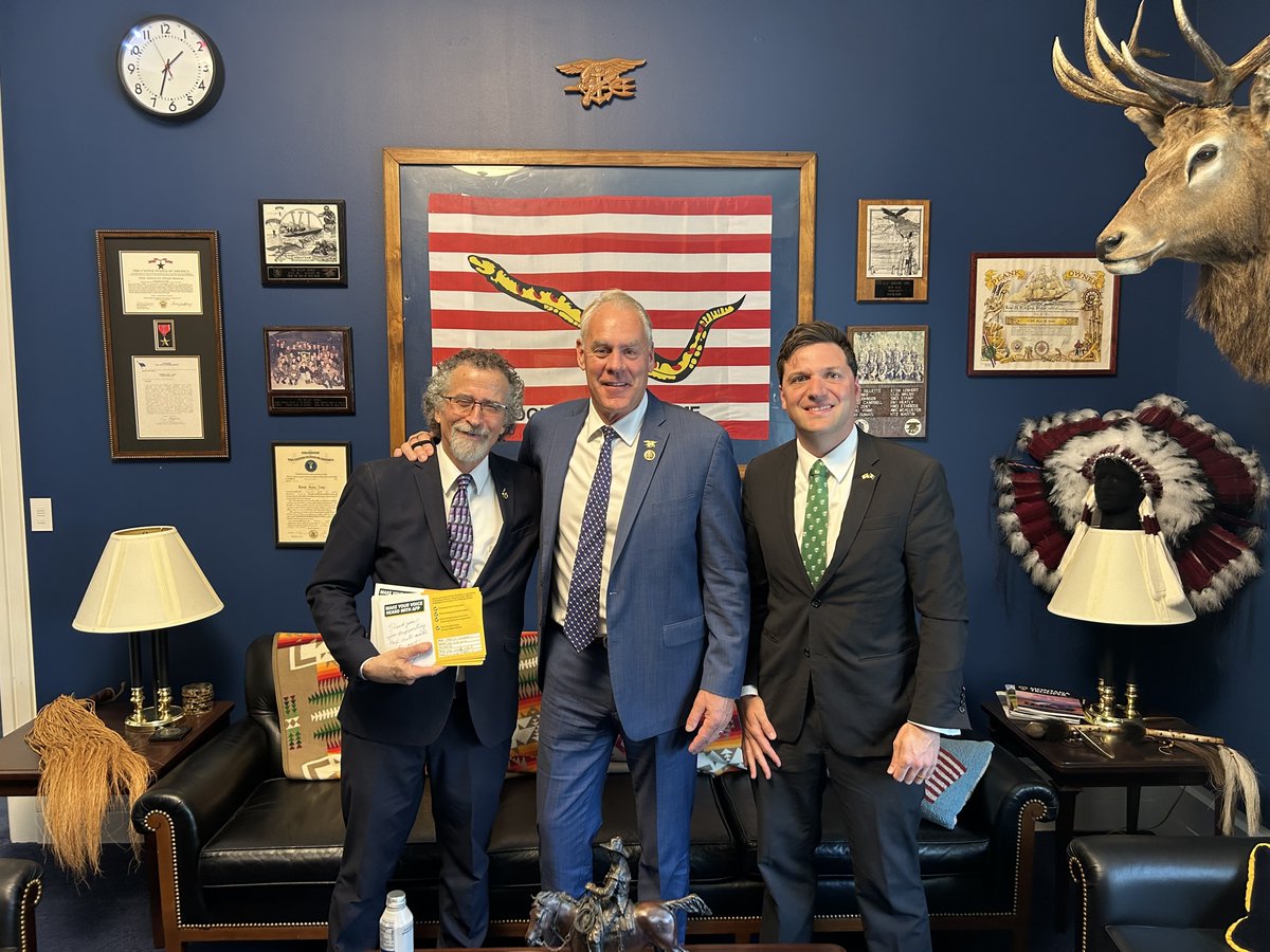 🇺🇸 Big thanks to <a href="/RepRyanZinke/">Rep Ryan Zinke</a> for meeting with the AFP-Montana team at #CapCon! 
We had a great conversation about protecting Montana taxpayers &amp; keeping pro-growth tax policies in place. 🧾💪 
Let’s keep fighting for policies that put people over politics! 🙌🔥 #MTpol