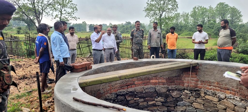 DC KODERMA (@dckoderma) on Twitter photo आज मरकच्चो प्रखंड के ग्राम बंदरचौकवा का दौरा कर आंगनबाड़ी केंद्र, अबुआ आवास योजना के तहत चल रहे आवास निर्माण कार्य तथा मनरेगा के अंतर्गत संचालित बागवानी योजना का निरीक्षण कर संबंधितों को आवश्यक दिशा निर्देश दिया।
<a href="/JharkhandCMO/">Office of Chief Minister, Jharkhand</a> <a href="/prdjharkhand/">IPRD Jharkhand</a> आज मरकच्चो प्रखंड के ग्राम बंदरचौकवा का दौरा कर आंगनबाड़ी केंद्र, अबुआ आवास योजना के तहत चल रहे आवास निर्माण कार्य तथा मनरेगा के अंतर्गत संचालित बागवानी योजना का निरीक्षण कर संबंधितों को आवश्यक दिशा निर्देश दिया।
<a href="/JharkhandCMO/">Office of Chief Minister, Jharkhand</a> <a href="/prdjharkhand/">IPRD Jharkhand</a>
