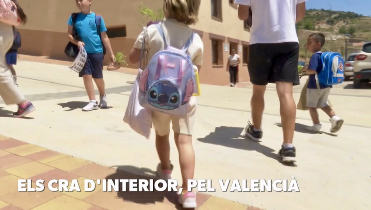 codeposa's tweet image. Un equip de Comunicacions dels Ports ha anat fins Olocau per saber si volen estudiar en castellà o en valencià per a aquesta informació d’À Punt NTC
🎥🎤
#ElsPorts #Castelló #ComunitatValenciana
▸ apuntmedia.es/informatius/a-…