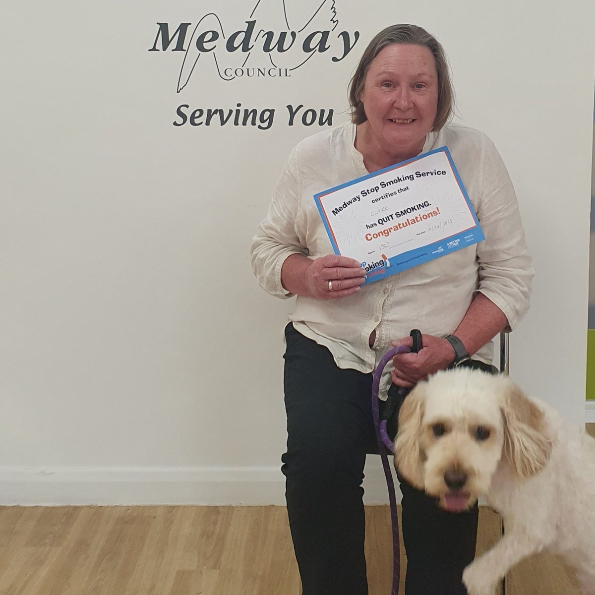 Bella the dog helps owner Claire celebrate quitting smoking with the Medway Stop Smoking Service! 😍 

Thanks to a free vape starter kit and patches, Claire’s smoke-free—and used her savings to buy a pressure washer to clean up her old smoking spot!

👉🏽 orlo.uk/Medway_Stop_Sm…