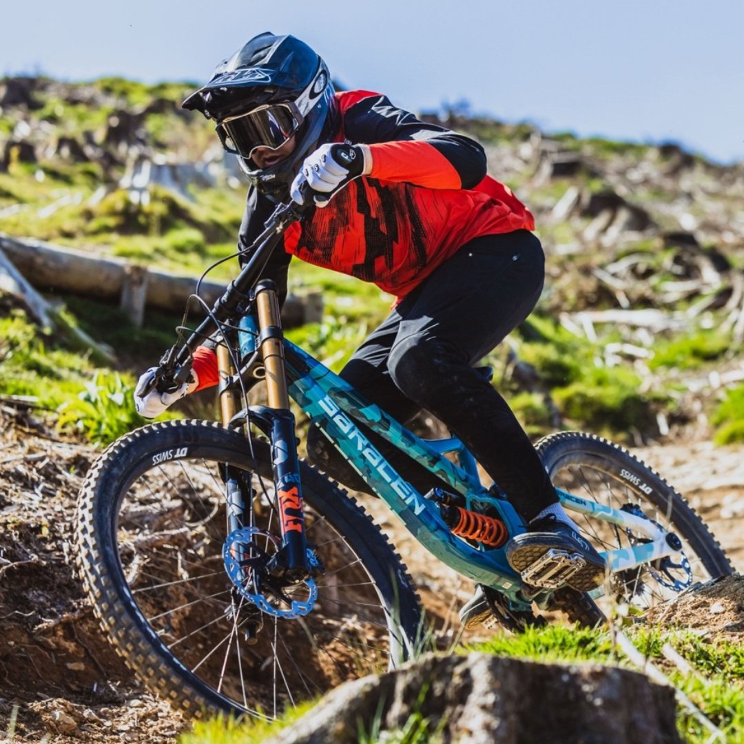 Discover the story behind our new Myst LTD colourways! Inspired by the eye-catching bikes and kits from last year's Downhill World Cups, we’re excited to share how we brought these bold colours to life. 

Check out our latest blog for more details! 🔗brnw.ch/BehindThePainJ…