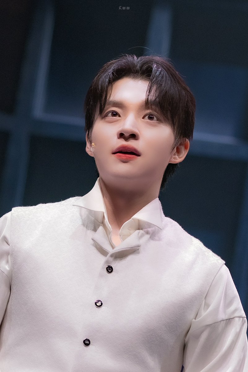 2025.06.19 뮤지컬 두낫디스터브🏨커튼콜🏨
#윤재호 제스 블레이크

제스.. 🫳🫳🫳