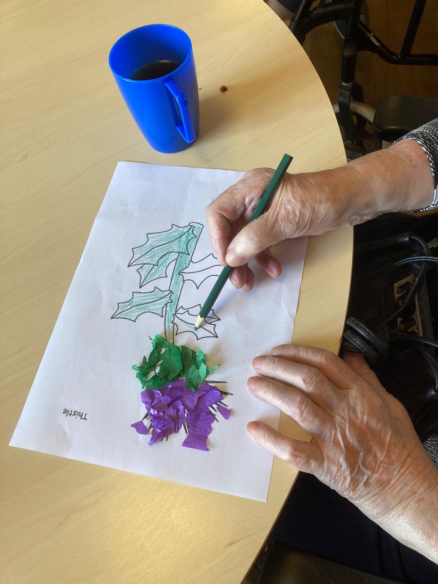 It was too hot in the garden 🥵, so we retreated to the shade for a thistle #crafternoon as we continue to virtually explore our homeland 🏴󠁧󠁢󠁳󠁣󠁴󠁿