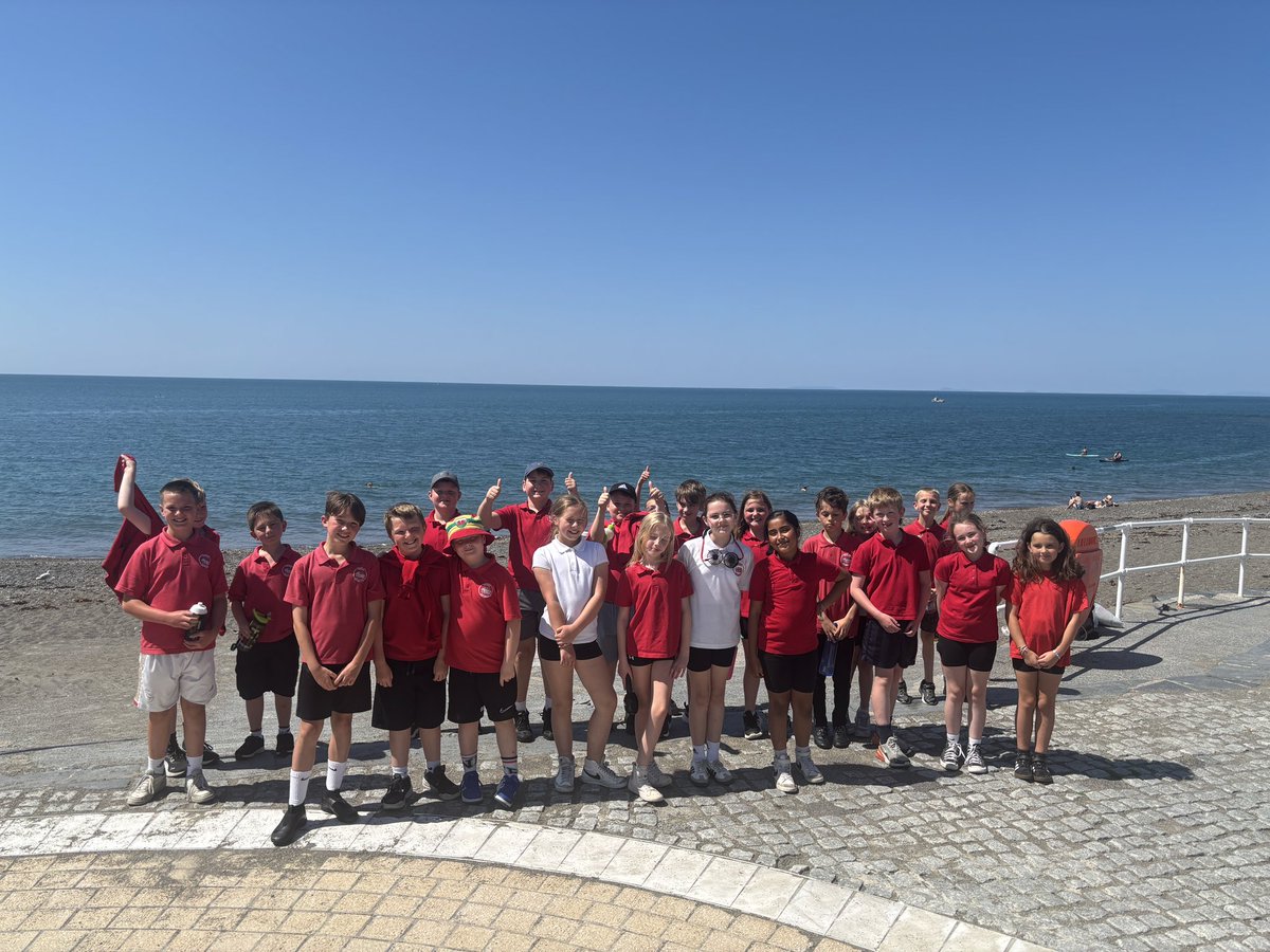 #DosbarthDulais loved their trip to <a href="/NLWales/">National Library of Wales</a> today courtesy of <a href="/e_sgol/">e-sgol</a>. What a privilege to learn about such an iconic building #YGTEIC #YGTHUM #YGTLLC