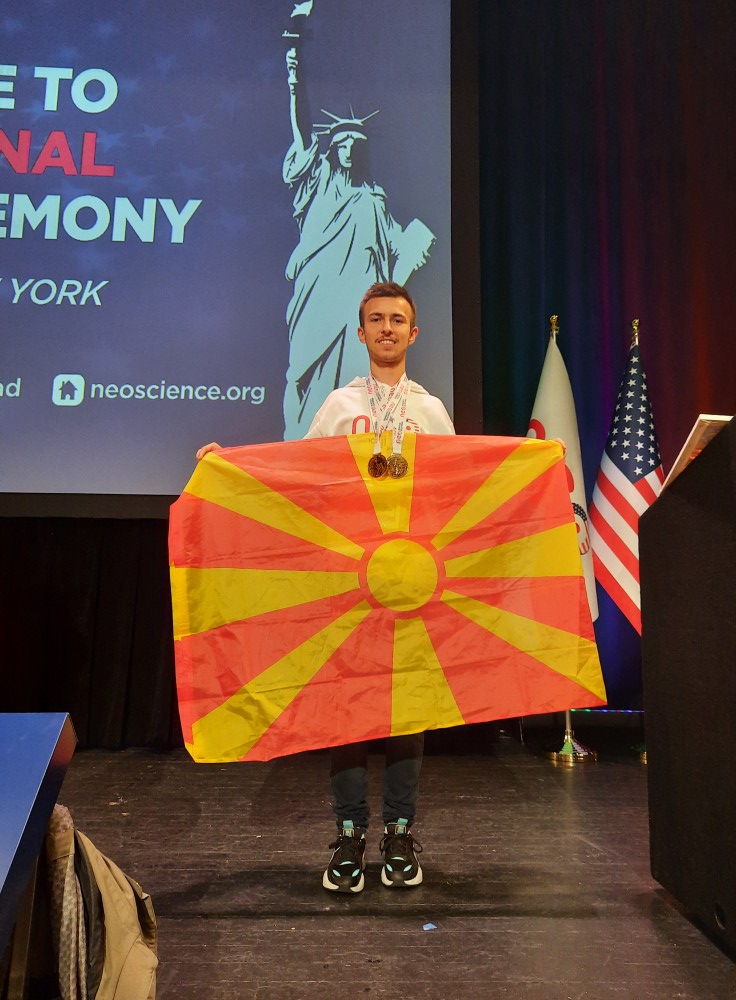 Нели ви реков...
„Имено, во мојата категорија- природни науки (тест кој се состои со проблеми од областа на физиката, хемијата и биологијата) јас го освоив ПРВОТО место, закитувајќи се со златен медал“.
Браво за Георги👏👏👏