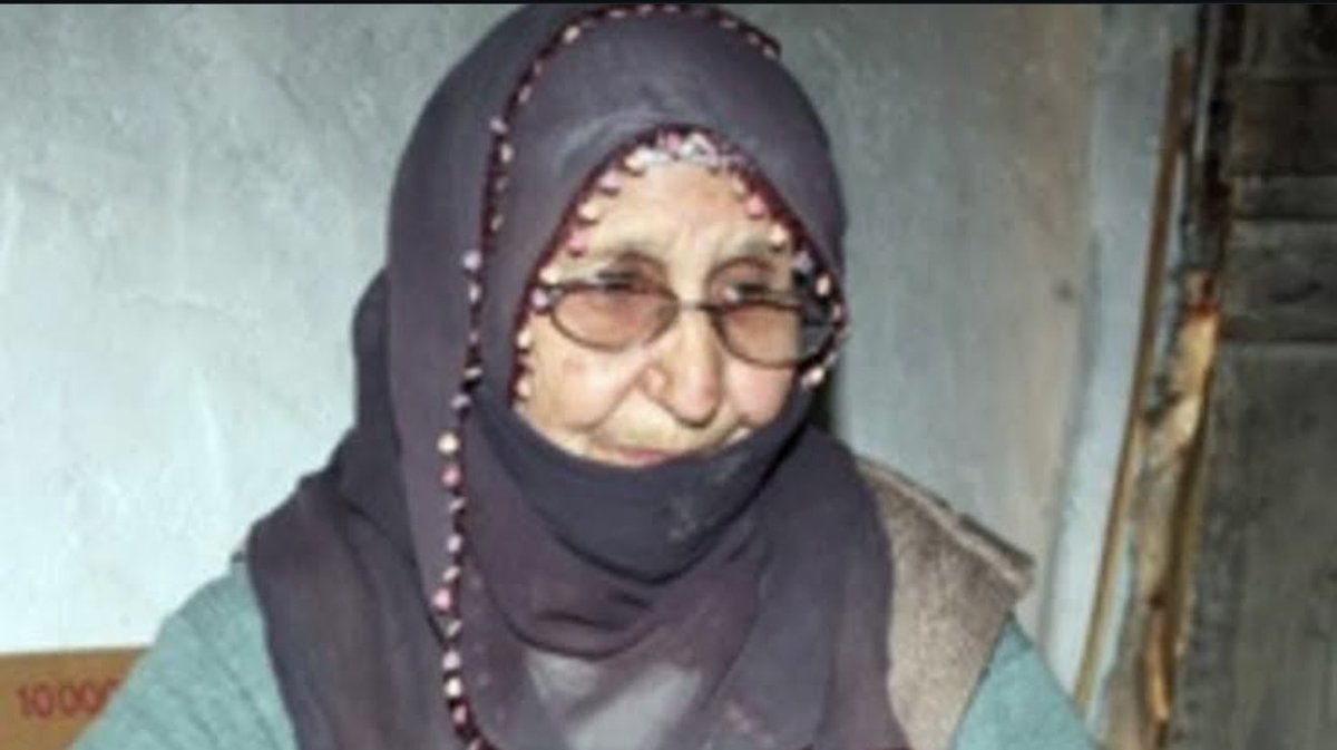 Dayika yek ji kadroyên pêşeng ên PKK’ê Cemîl Bayik, Rehan Bayik (94) wefat kir. 

Cenazeyê Rehan Bayikê dê sibe piştî nimêja nîvro ya li Mizgefta Herêmê, li gundê Aşagi Çakmak ê navçeya Kebanê were definkirin. 

Em wek TJAyê ji malbata Bayik re sersaxiyê dixwazin.