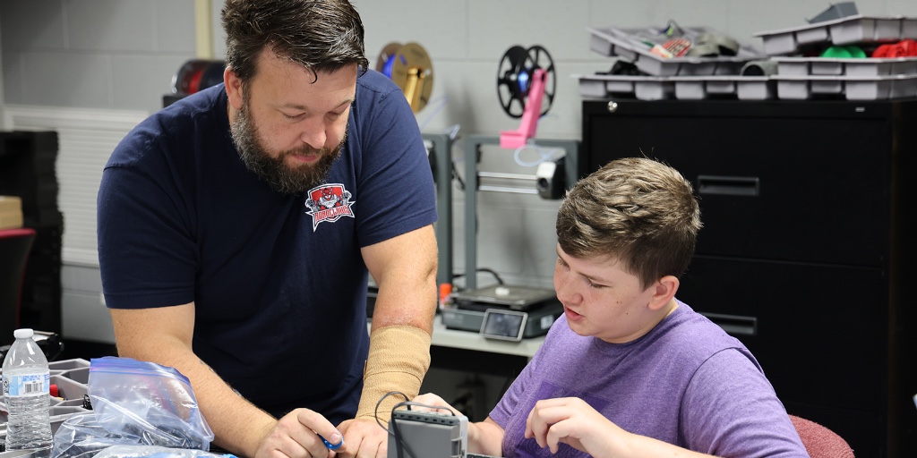 Thank you to <a href="/NewsOn6/">News On 6</a> for coming out today for RSU’s Build-A-Bot Summer Camp. We were grateful to host Jayden Brannon and her team for a live shot this morning. Thank you for showcasing this wonderful experience for these students! #rsu #rogersstate #hillcats #hillcatnation