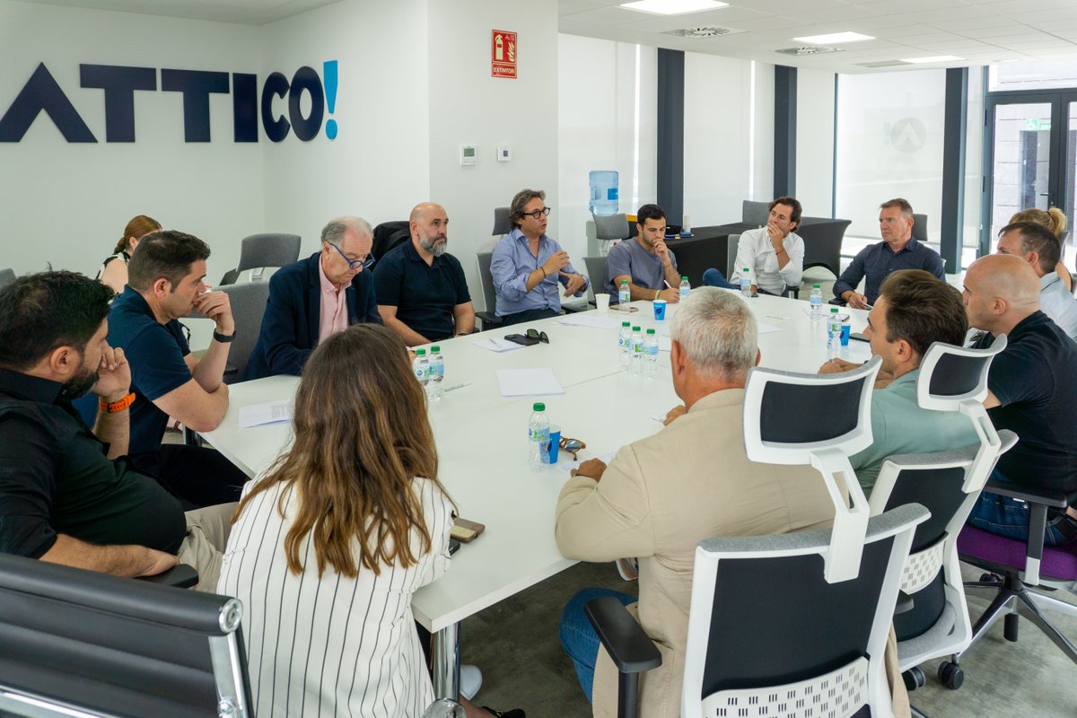 manelvalcarce's tweet photo. 💥 Gran Éxito en el encuentro "Fitness en Expansión", organizado por Show2Be y Valgo
Gracias a tod@s l@s asistentes por debatir sobre el futuro del modelo de franquicia en el sector 🏋️‍♀️📈

📄 Nos vemos en FIS Summit Franquicia

#Fitness #Franquicias #Networking #Valgo #Show2Be https://t.co/TcE7TgQIk8