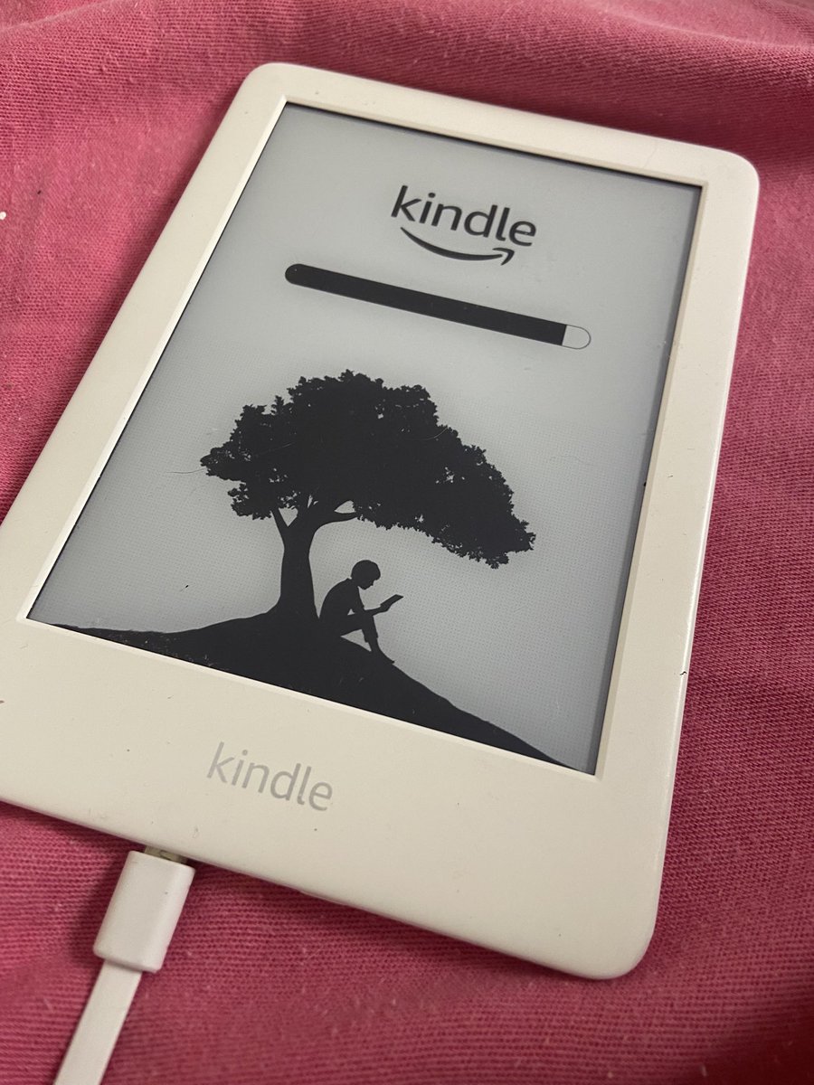 sqlue's tweet image. nao sei se foram as 12h no congelador, o carregador portatil ou as suplicas mas o jem carstairs ta vivo