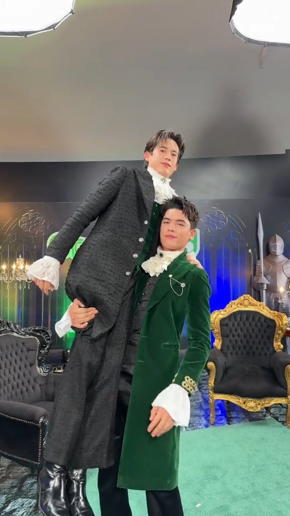 wYluvTaec's tweet image. Joss carries "the whole world" and smile sweetly 🥺🥺
JOSSGAWIN WITH GRABFOOD #GrabFoodHotDealsxJossGawin